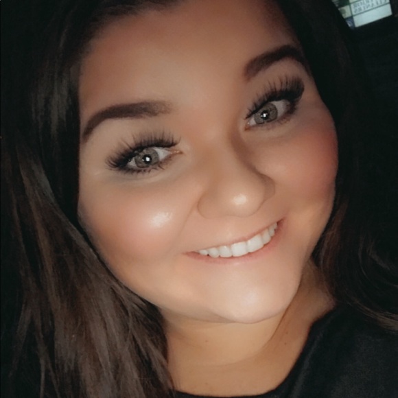 Meet your Posher, Hannah - Picture 1 of 1